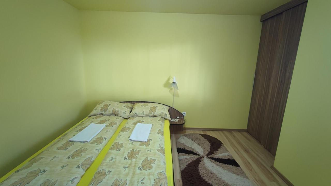 Hotel Gabriella Vendeghaz Lăzarea Exterior foto